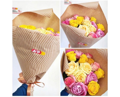 Bright bouquet of 15 roses of different colors!
