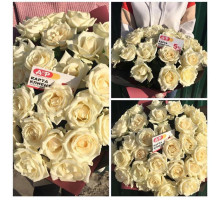 35 white roses 60 cm. In kraft packaging!
